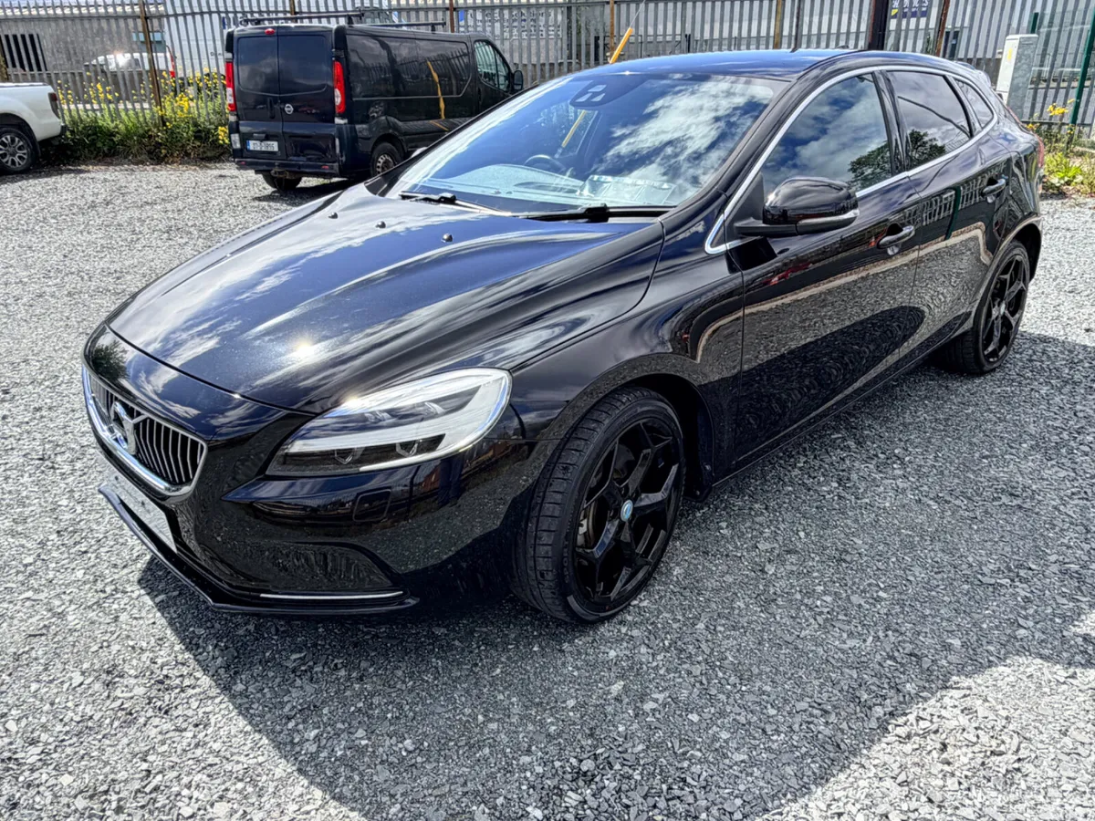 Volvo V40 Hatchback, Petrol, 2018, Black