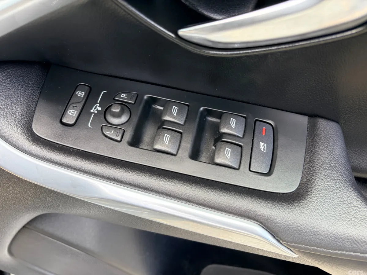 Volvo V40 Hatchback, Petrol, 2018, Black