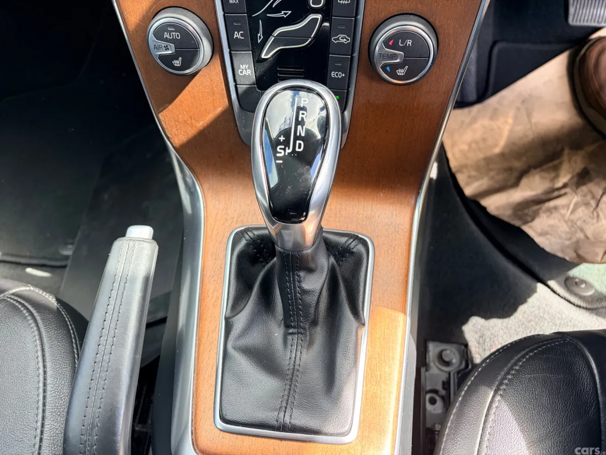Volvo V40 Hatchback, Petrol, 2018, Black