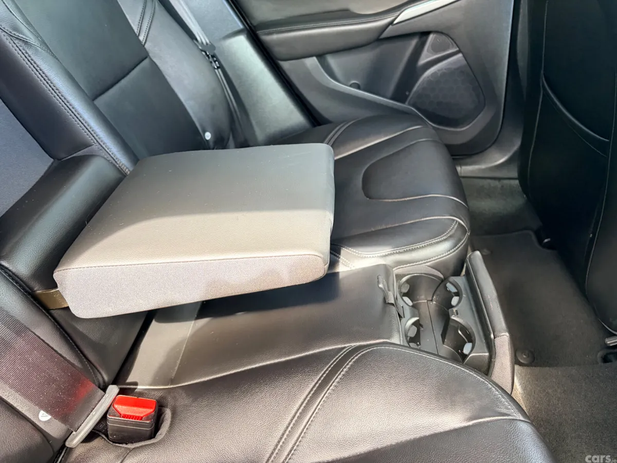 Volvo V40 Hatchback, Petrol, 2018, Black