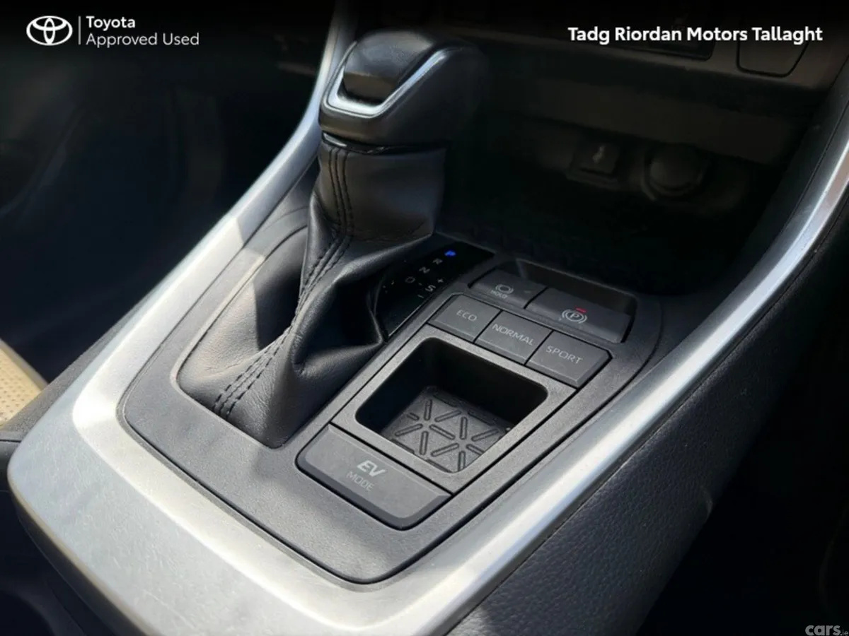 Toyota RAV4 SUV, Petrol Hybrid, 2021, Red