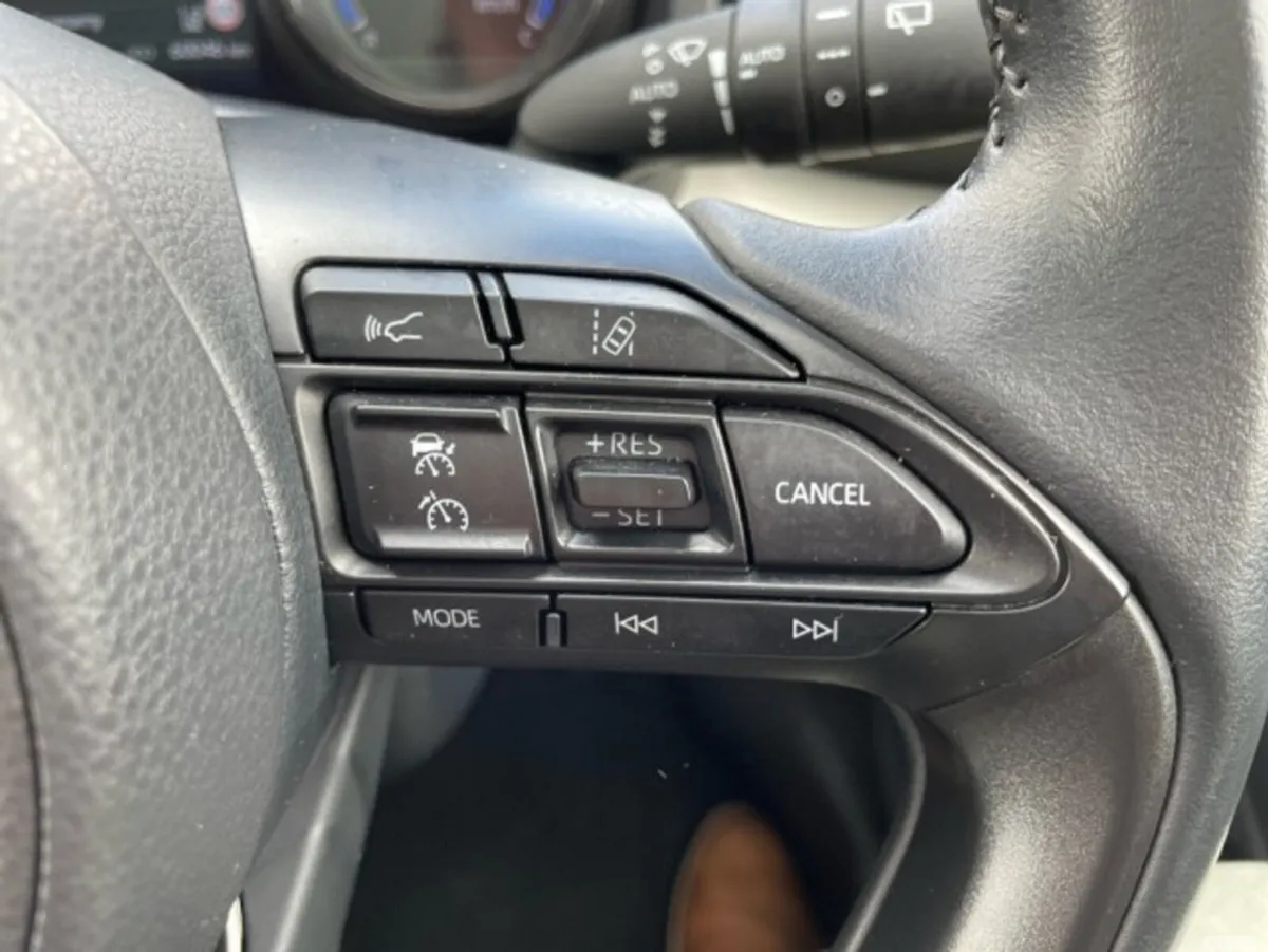 Toyota Yaris Hatchback, Petrol Hybrid, 2023, Red