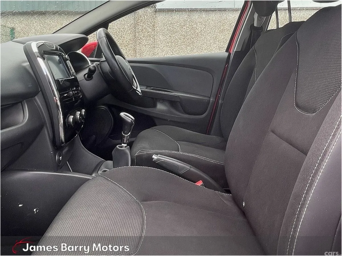 Renault Clio Hatchback, Petrol, 2014, Red
