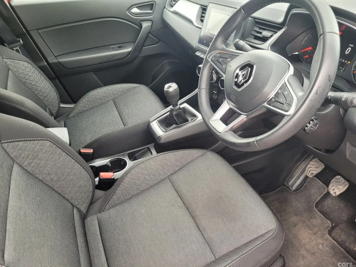 Renault Captur SUV, Petrol, 2023, Red