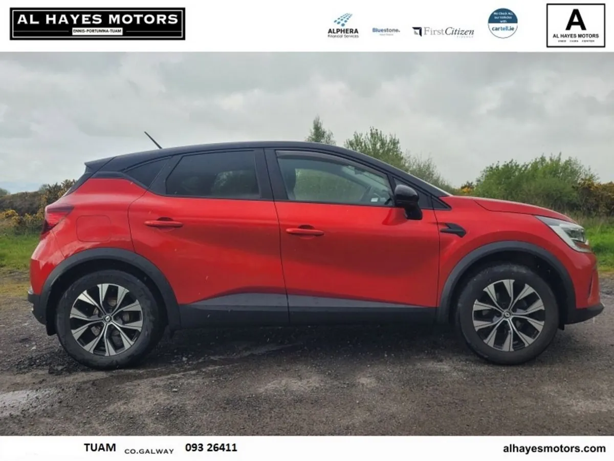Renault Captur SUV, Petrol, 2023, Red