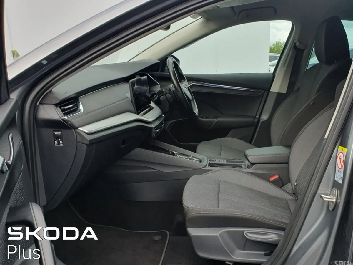 Skoda Octavia Saloon, Diesel, 2024, Grey