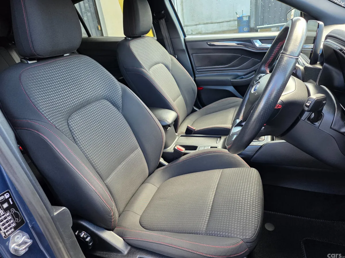 Ford Focus Hatchback, Diesel, 2021, Blue