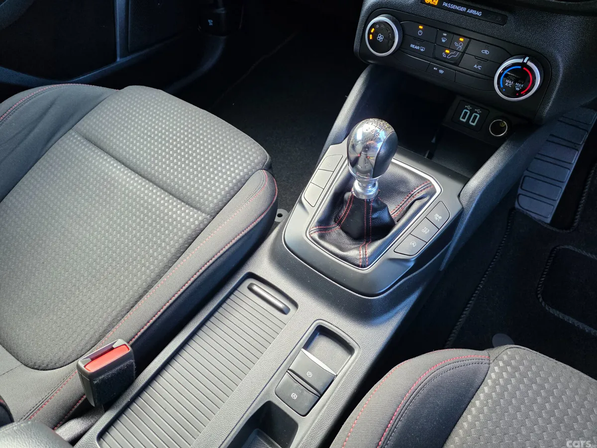 Ford Focus Hatchback, Diesel, 2021, Blue