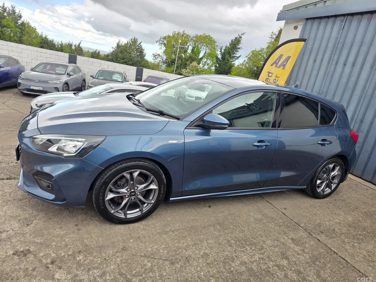 Ford Focus Hatchback, Diesel, 2021, Blue