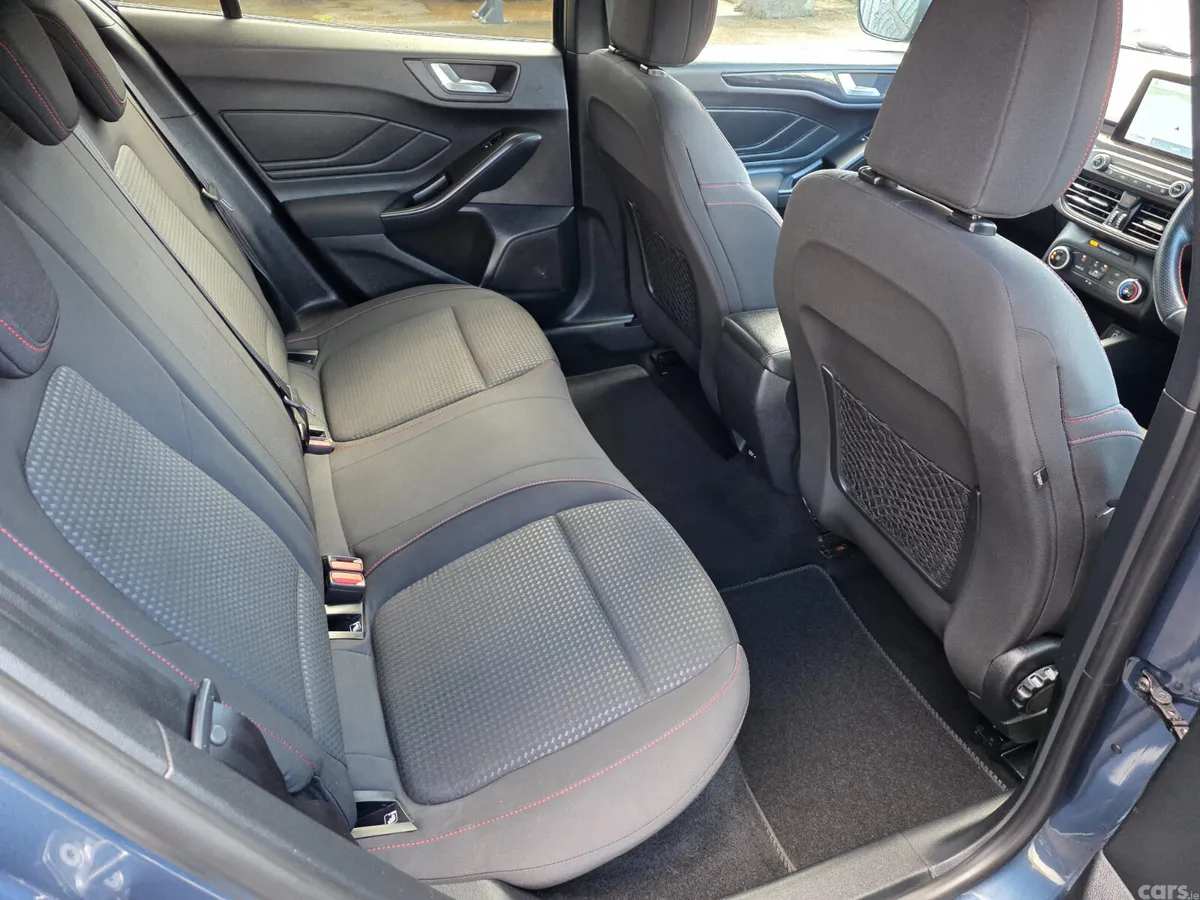 Ford Focus Hatchback, Diesel, 2021, Blue