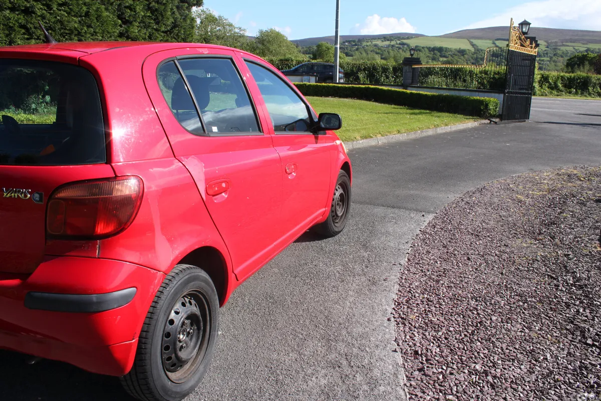 Toyota Yaris Hatchback, Petrol, 2004, Red
