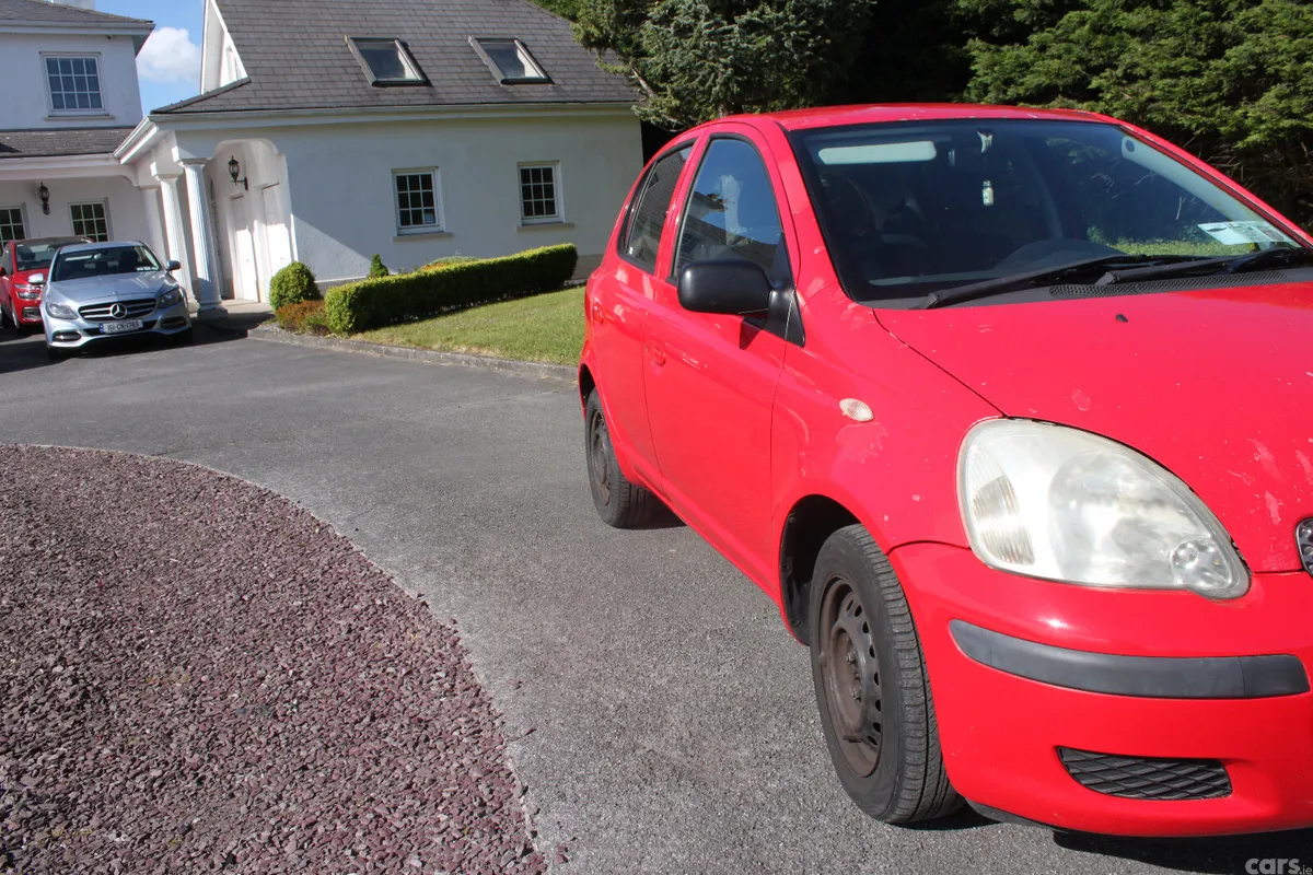 Toyota Yaris Hatchback, Petrol, 2004, Red