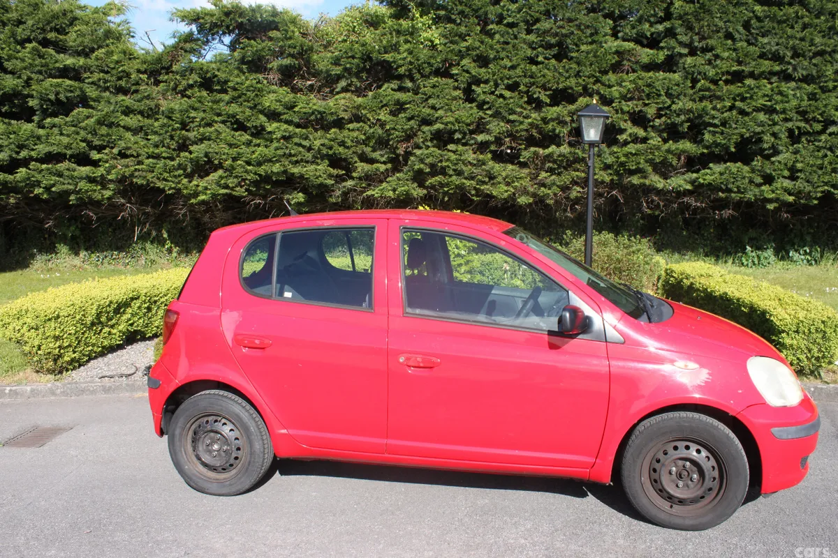 Toyota Yaris Hatchback, Petrol, 2004, Red