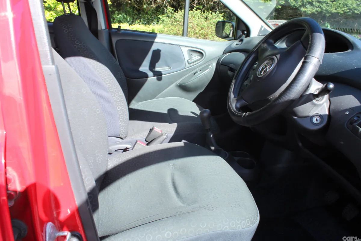 Toyota Yaris Hatchback, Petrol, 2004, Red