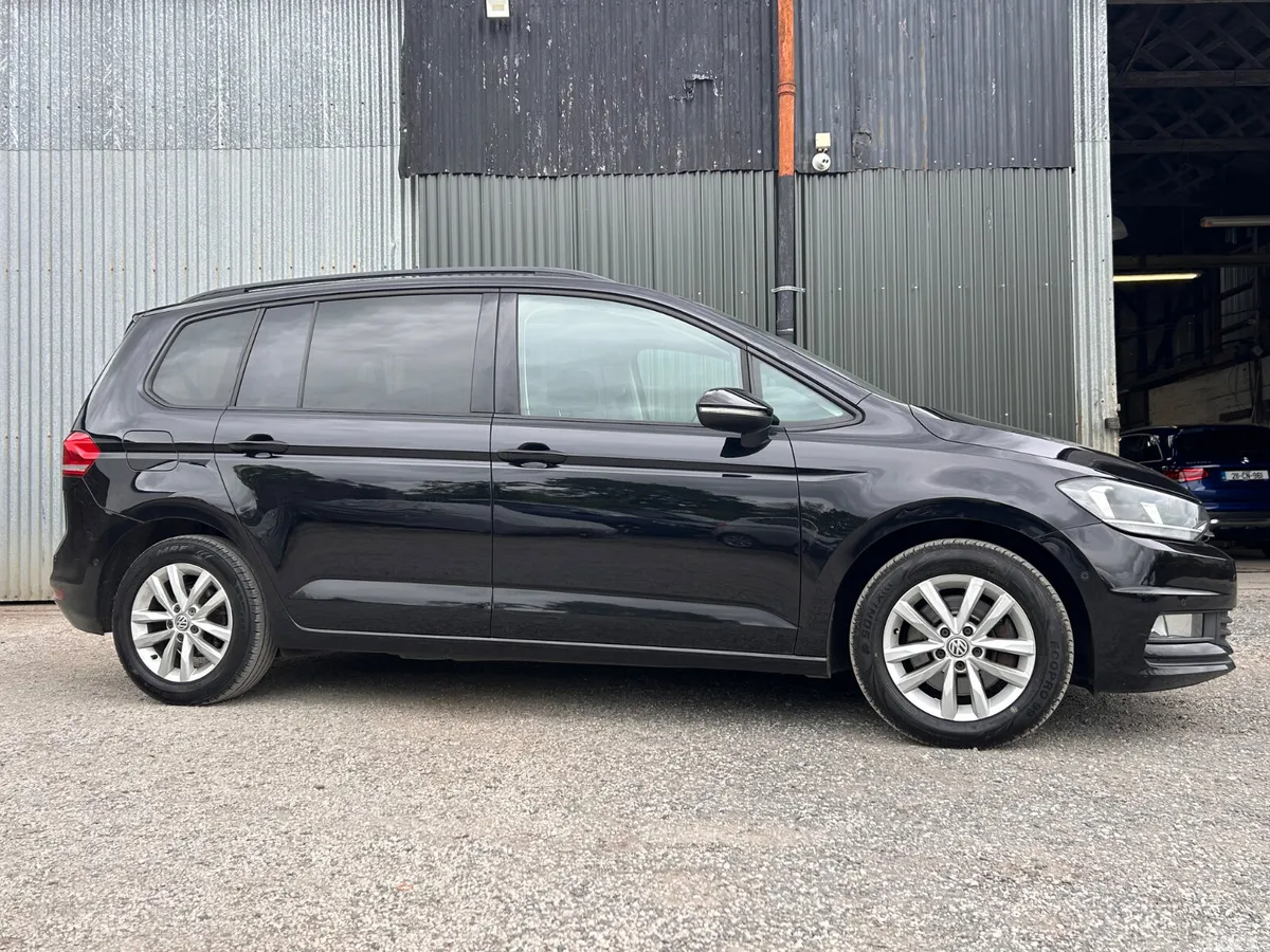 Volkswagen Touran MPV, Diesel, 2016, Black