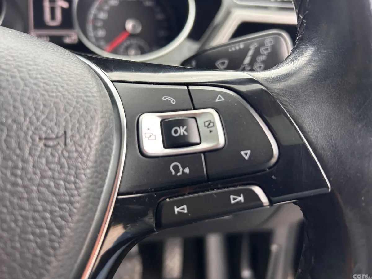 Volkswagen Touran MPV, Diesel, 2016, Black