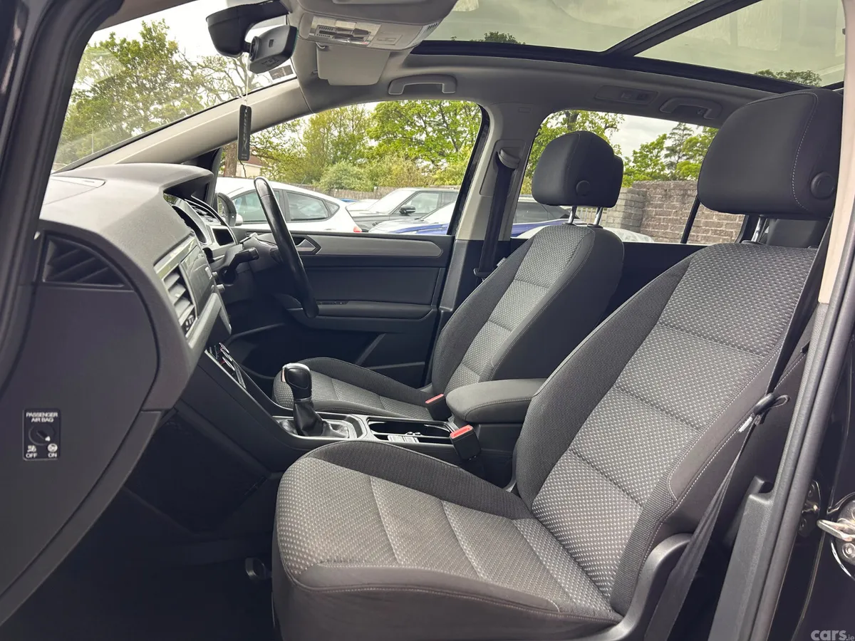 Volkswagen Touran MPV, Diesel, 2016, Black