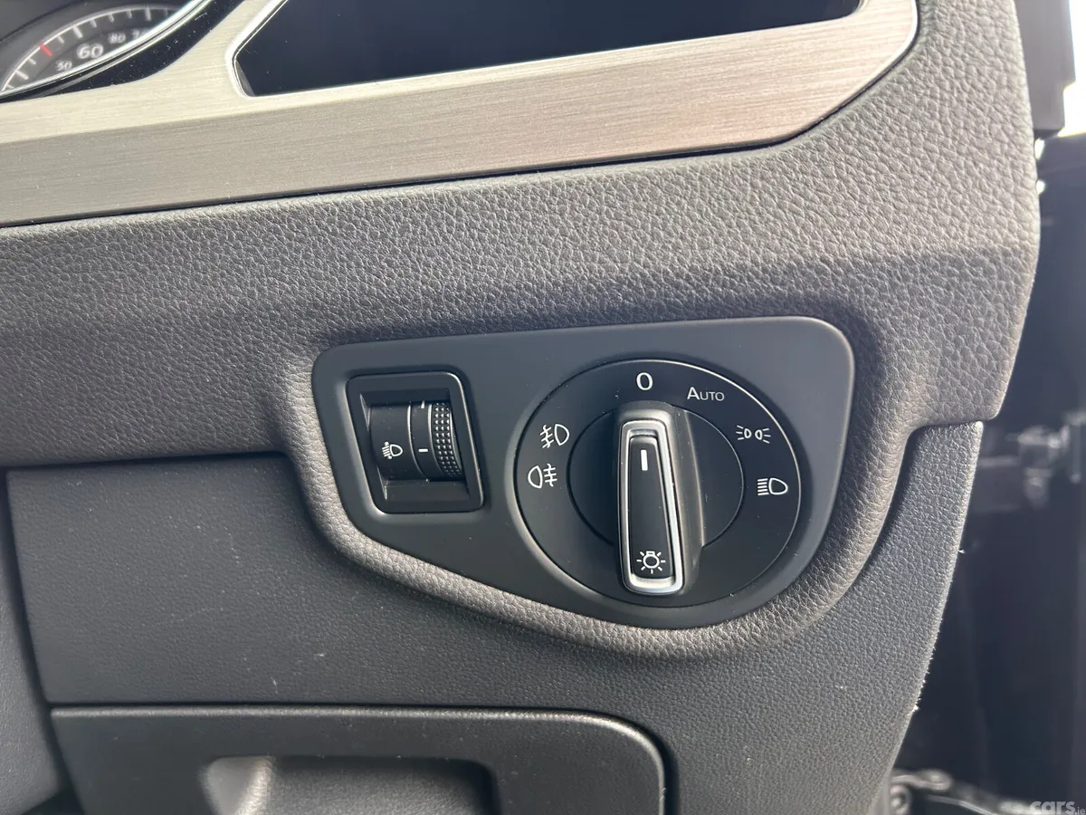 Volkswagen Touran MPV, Diesel, 2016, Black