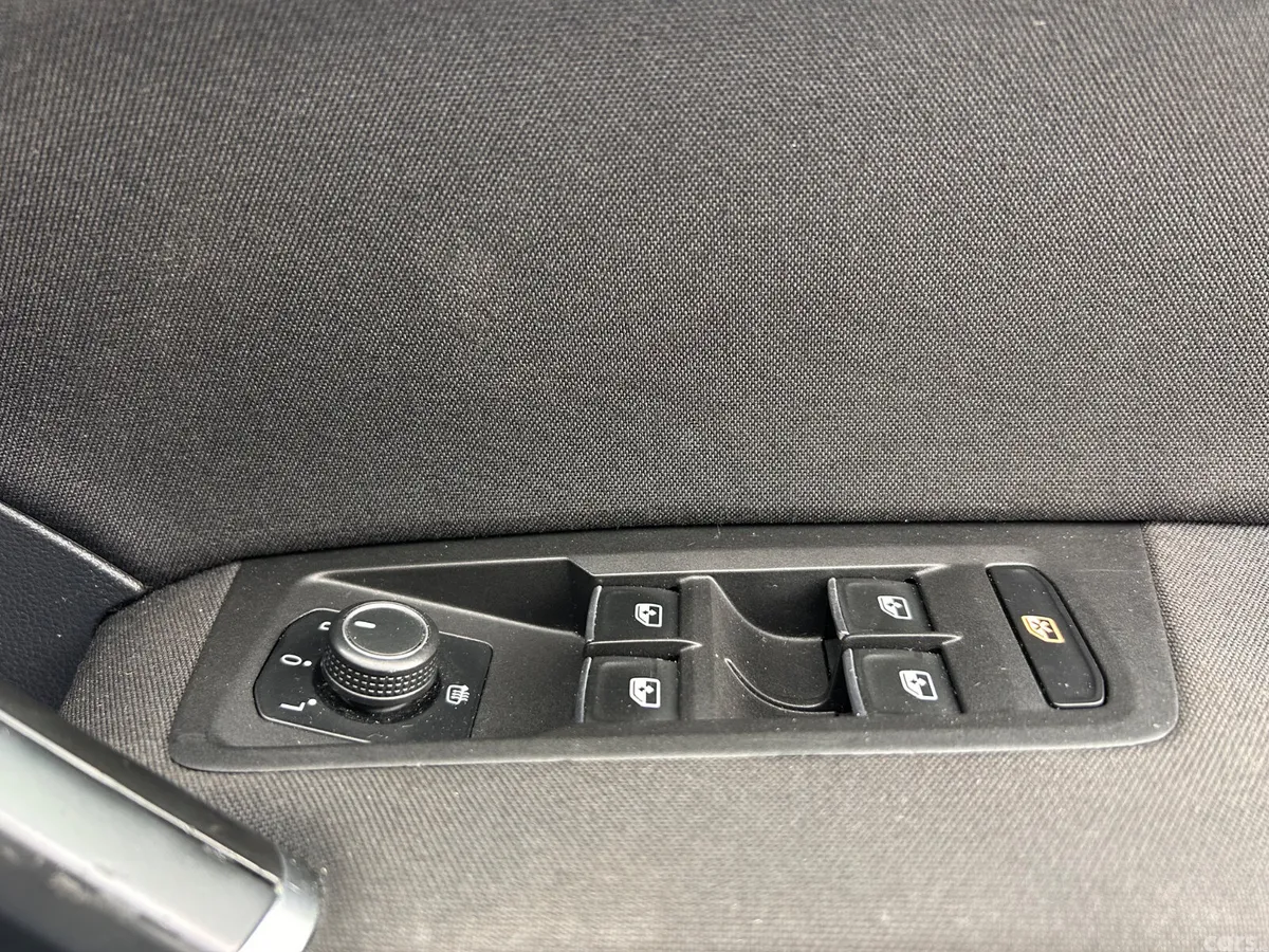 Volkswagen Touran MPV, Diesel, 2016, Black