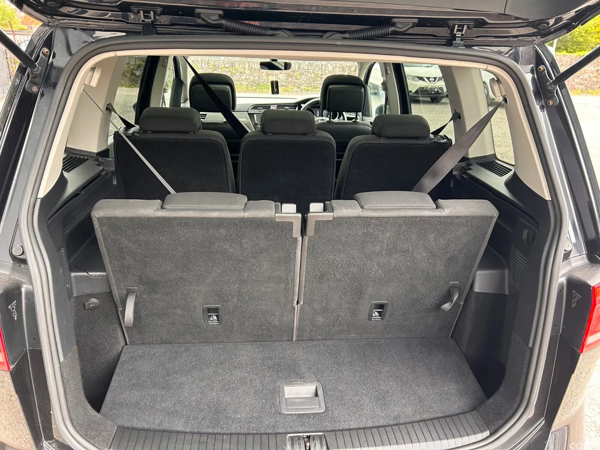 Volkswagen Touran MPV, Diesel, 2016, Black