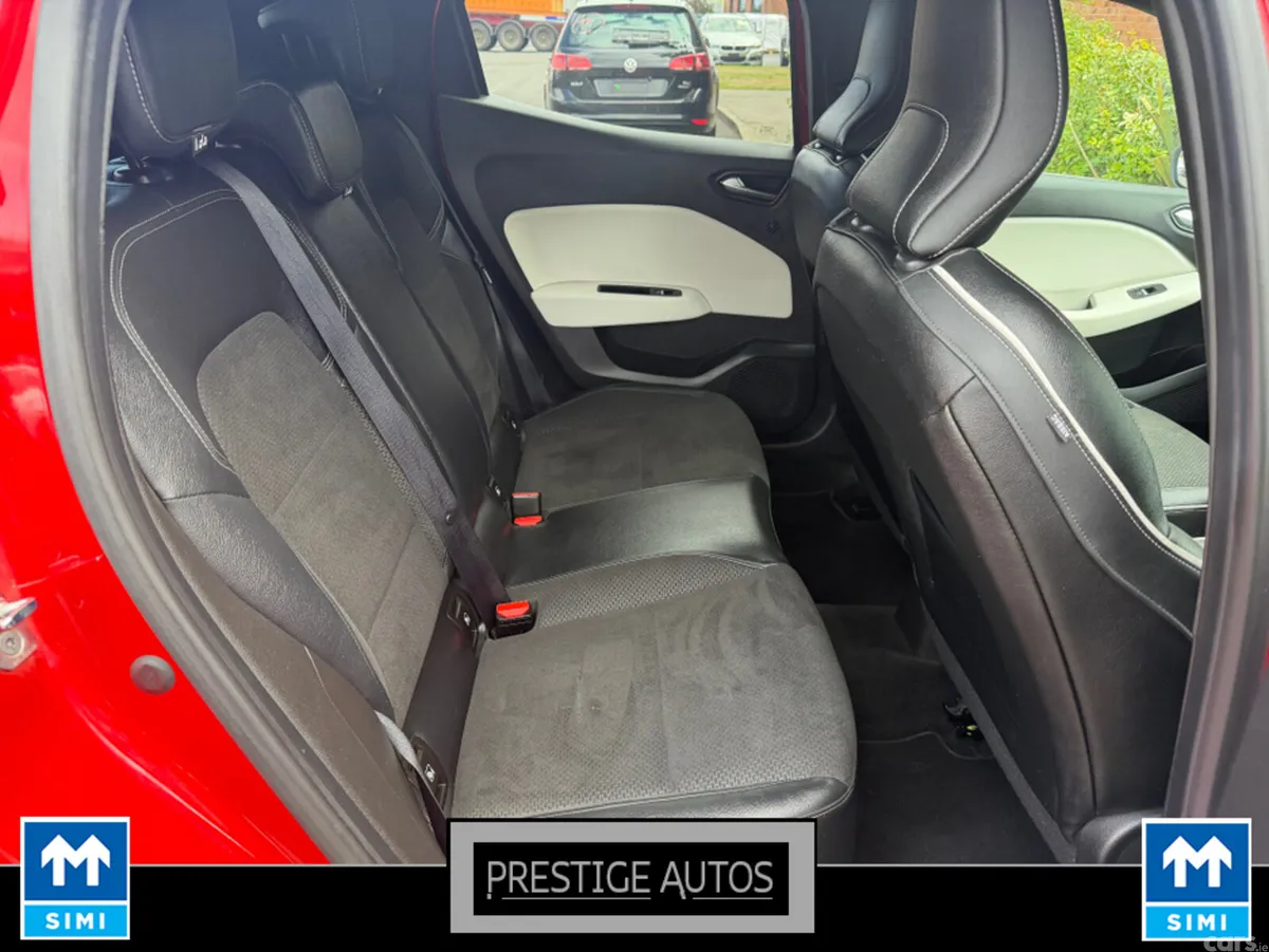 Renault Clio Hatchback, Petrol, 2021, Red