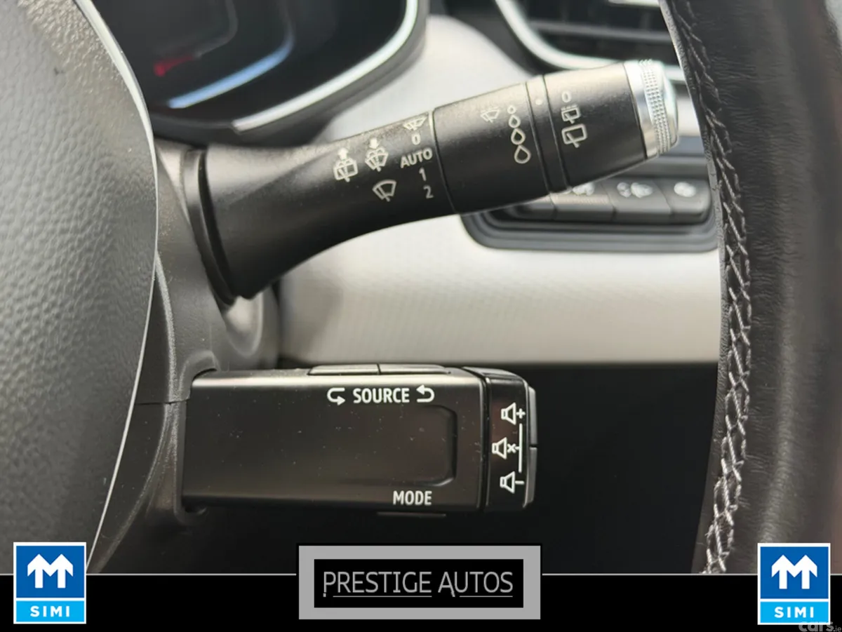 Renault Clio Hatchback, Petrol, 2021, Red