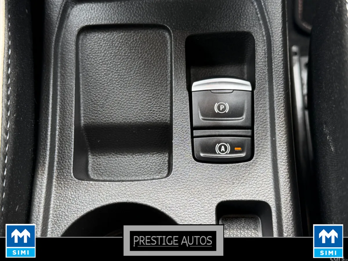Renault Clio Hatchback, Petrol, 2021, Red