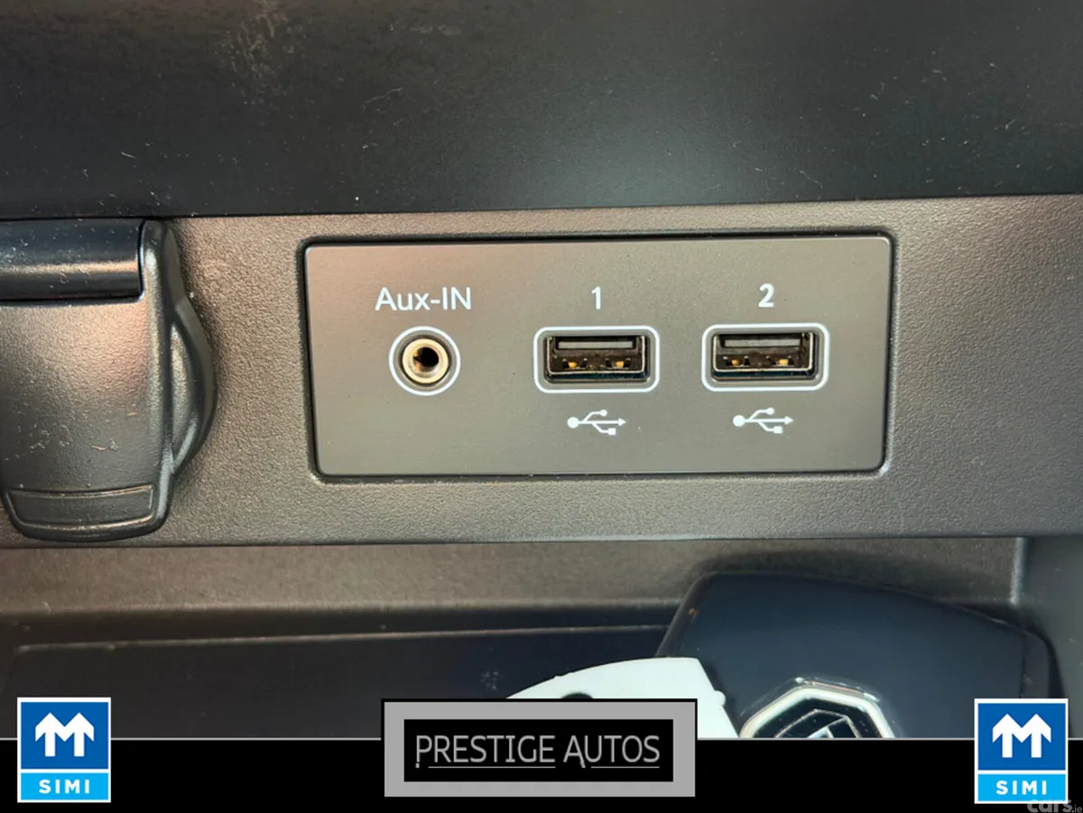 Renault Clio Hatchback, Petrol, 2021, Red