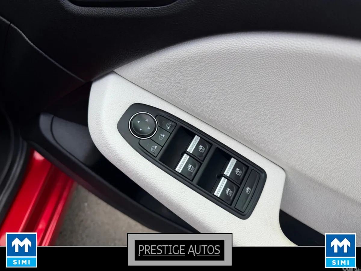 Renault Clio Hatchback, Petrol, 2021, Red