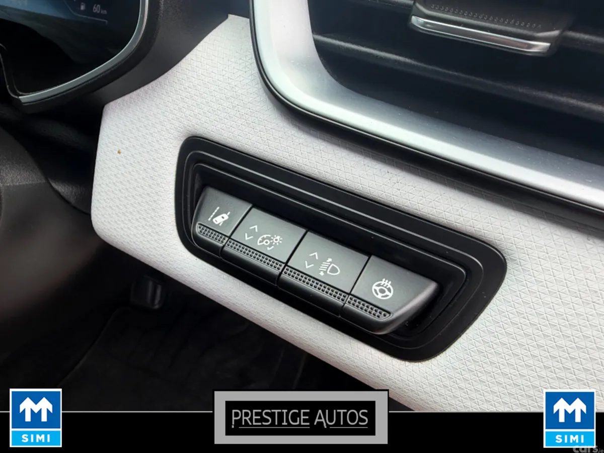 Renault Clio Hatchback, Petrol, 2021, Red