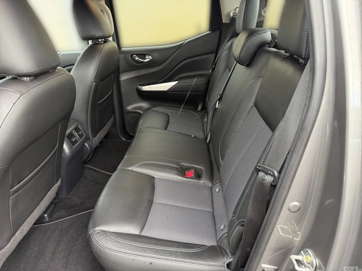 Nissan Navara Pick Up, Diesel, 2021, Grey