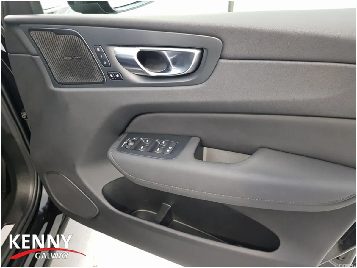 Volvo XC60 Estate, Petrol Hybrid, 2025, Black