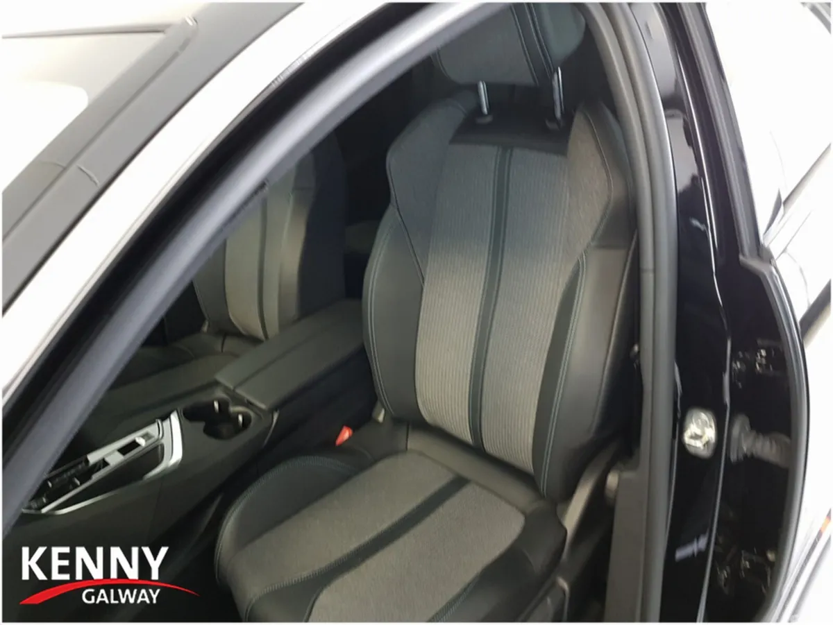 Peugeot 5008 MPV, Diesel, 2024, Black