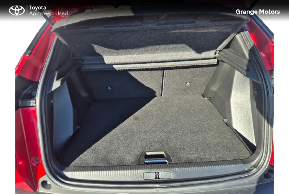 Peugeot 2008 MPV, Petrol, 2021, Red