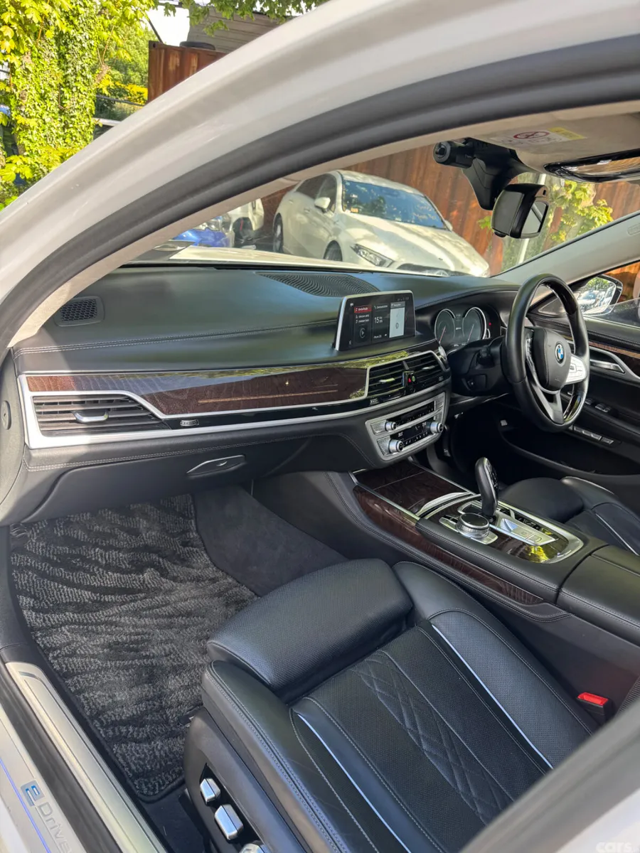 BMW 7-Series Saloon, Petrol Plug-in Hybrid, 2017, White