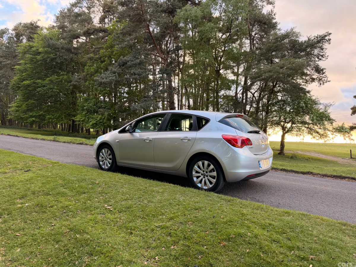 Opel Astra Hatchback, Diesel, 2011, Silver
