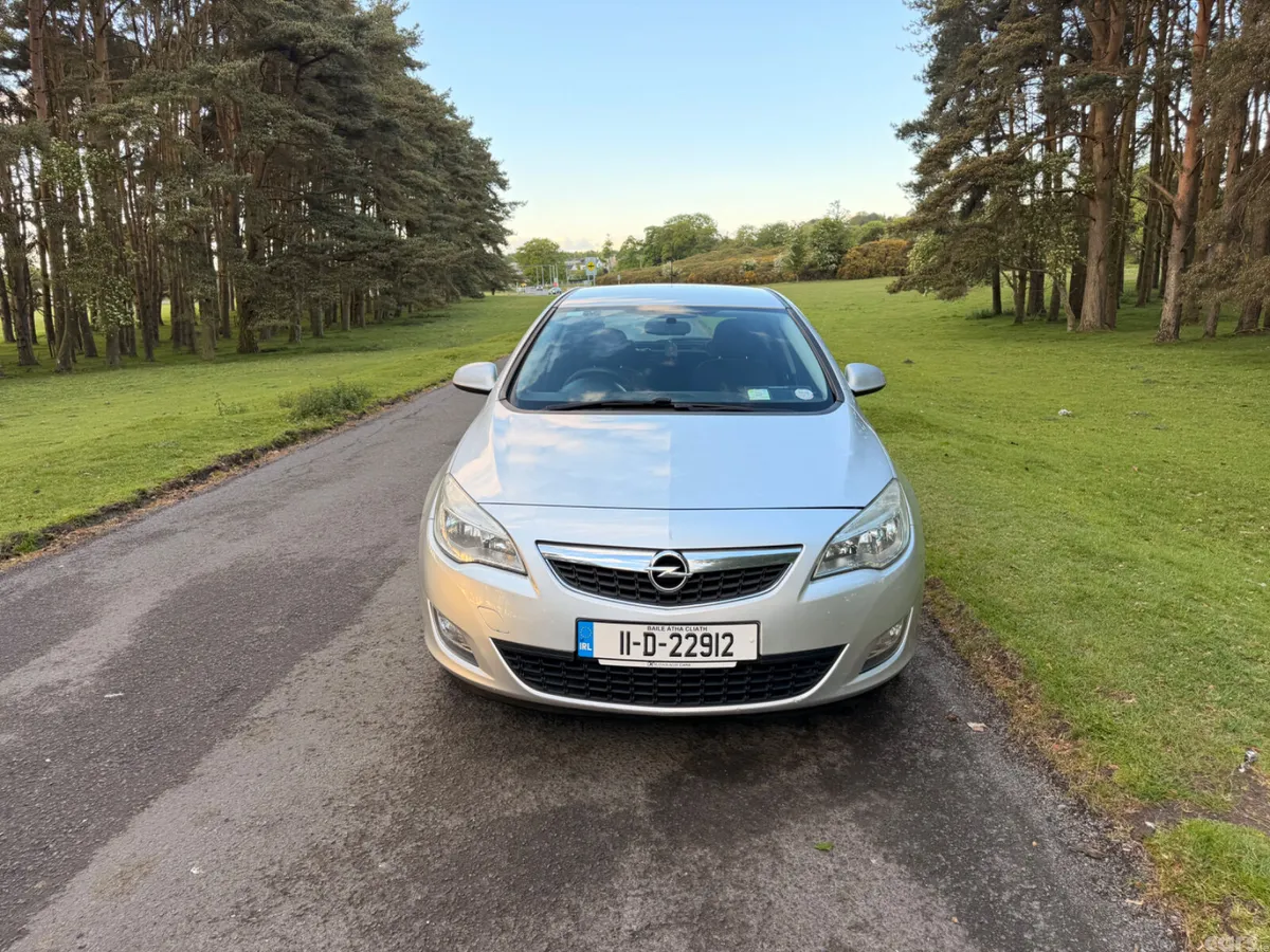 Opel Astra Hatchback, Diesel, 2011, Silver