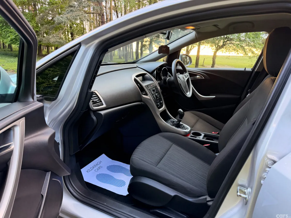 Opel Astra Hatchback, Diesel, 2011, Silver