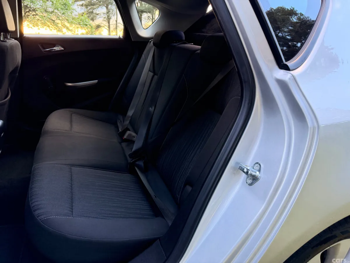 Opel Astra Hatchback, Diesel, 2011, Silver