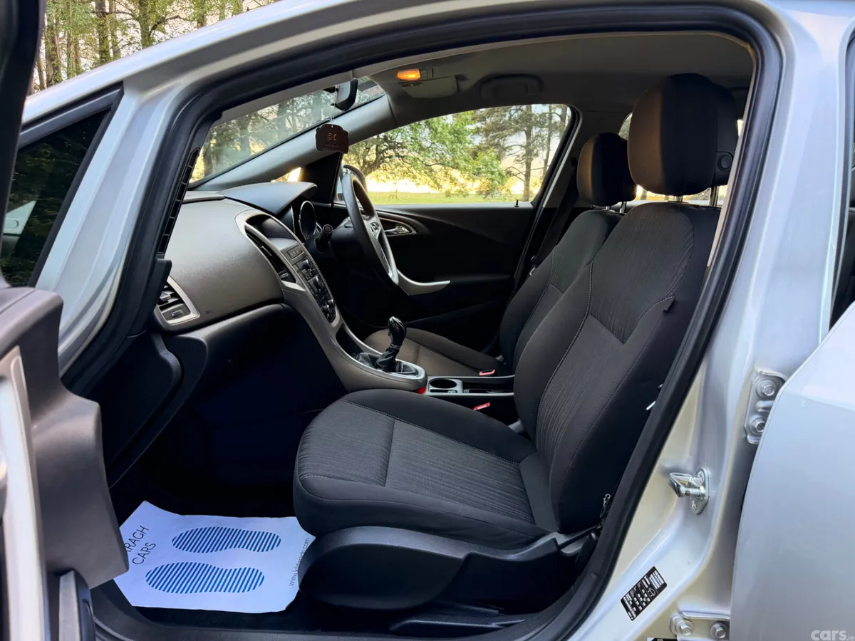 Opel Astra Hatchback, Diesel, 2011, Silver