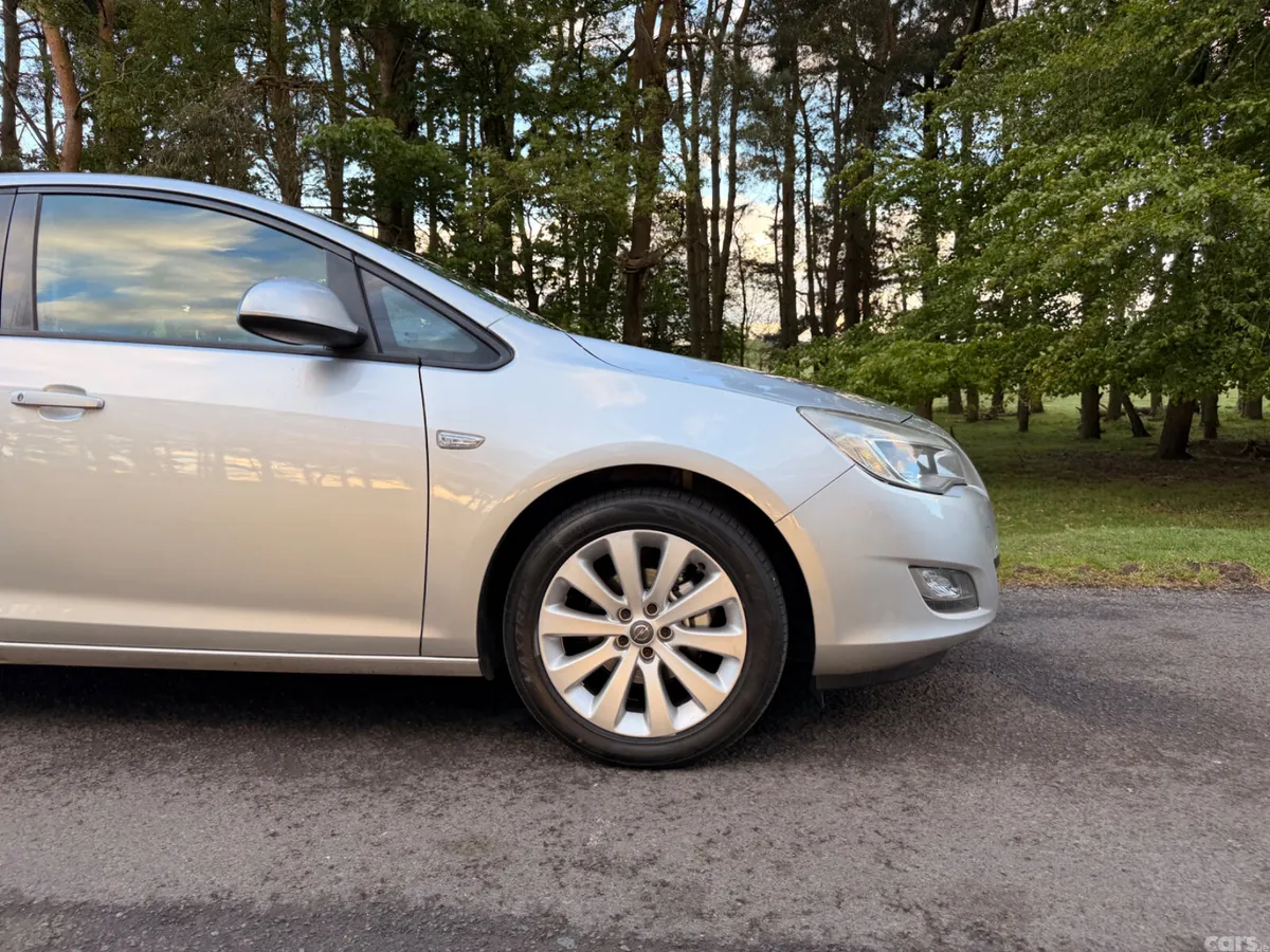 Opel Astra Hatchback, Diesel, 2011, Silver