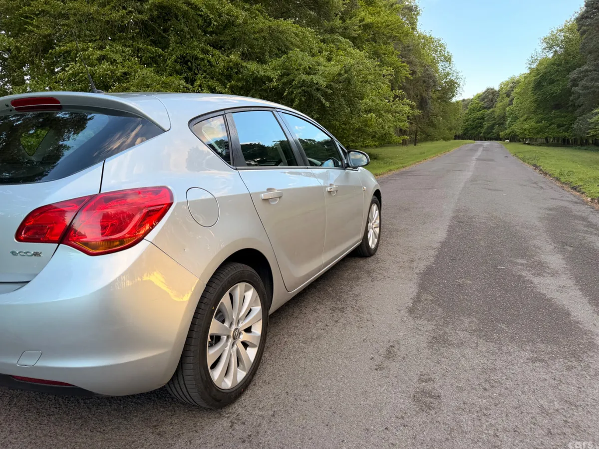 Opel Astra Hatchback, Diesel, 2011, Silver