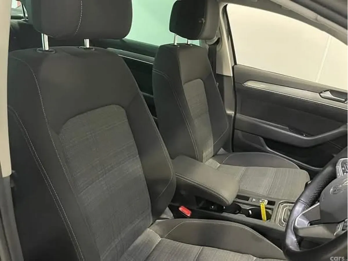 Volkswagen Passat Saloon, Diesel, 2022, Grey