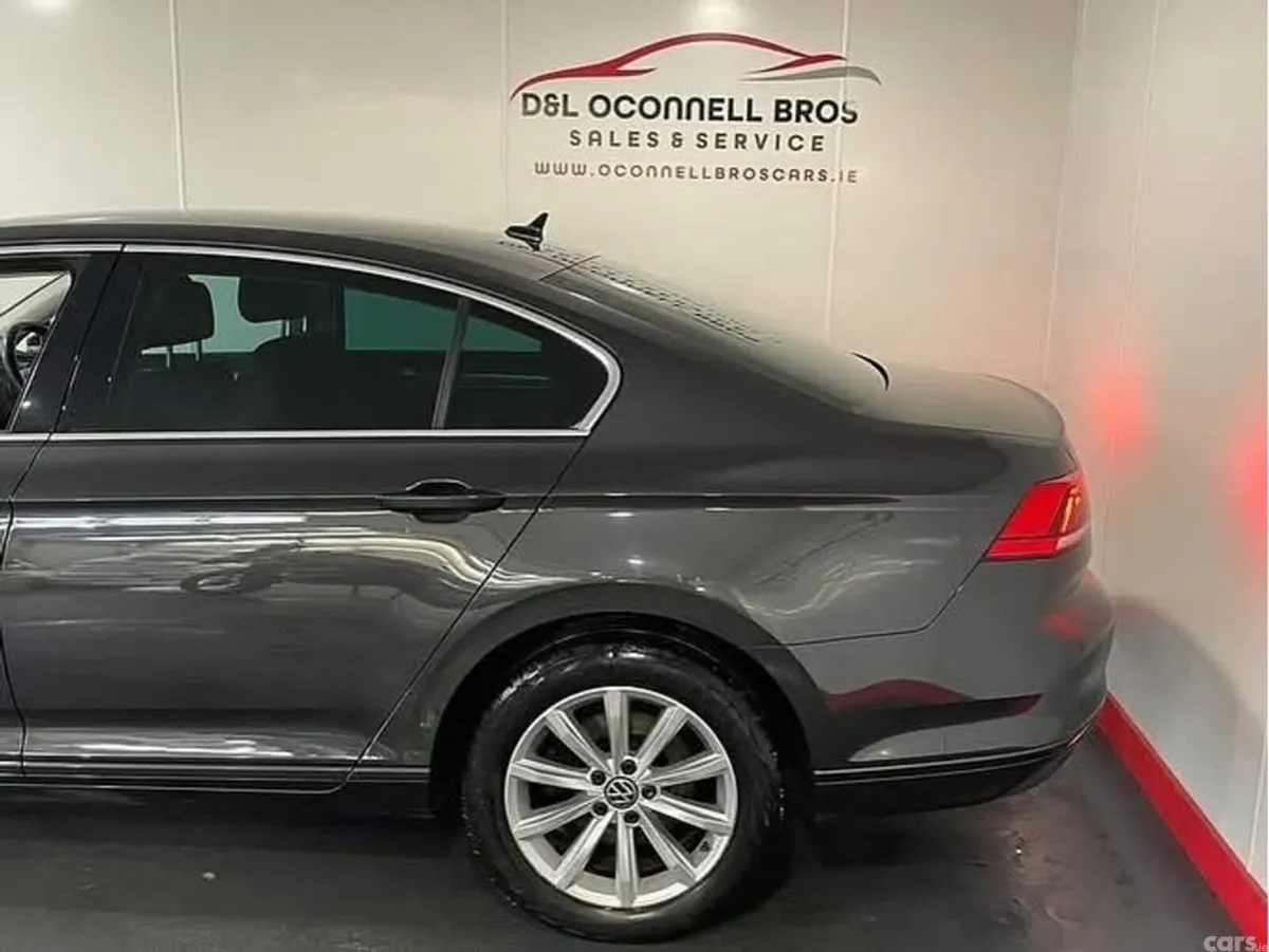 Volkswagen Passat Saloon, Diesel, 2022, Grey