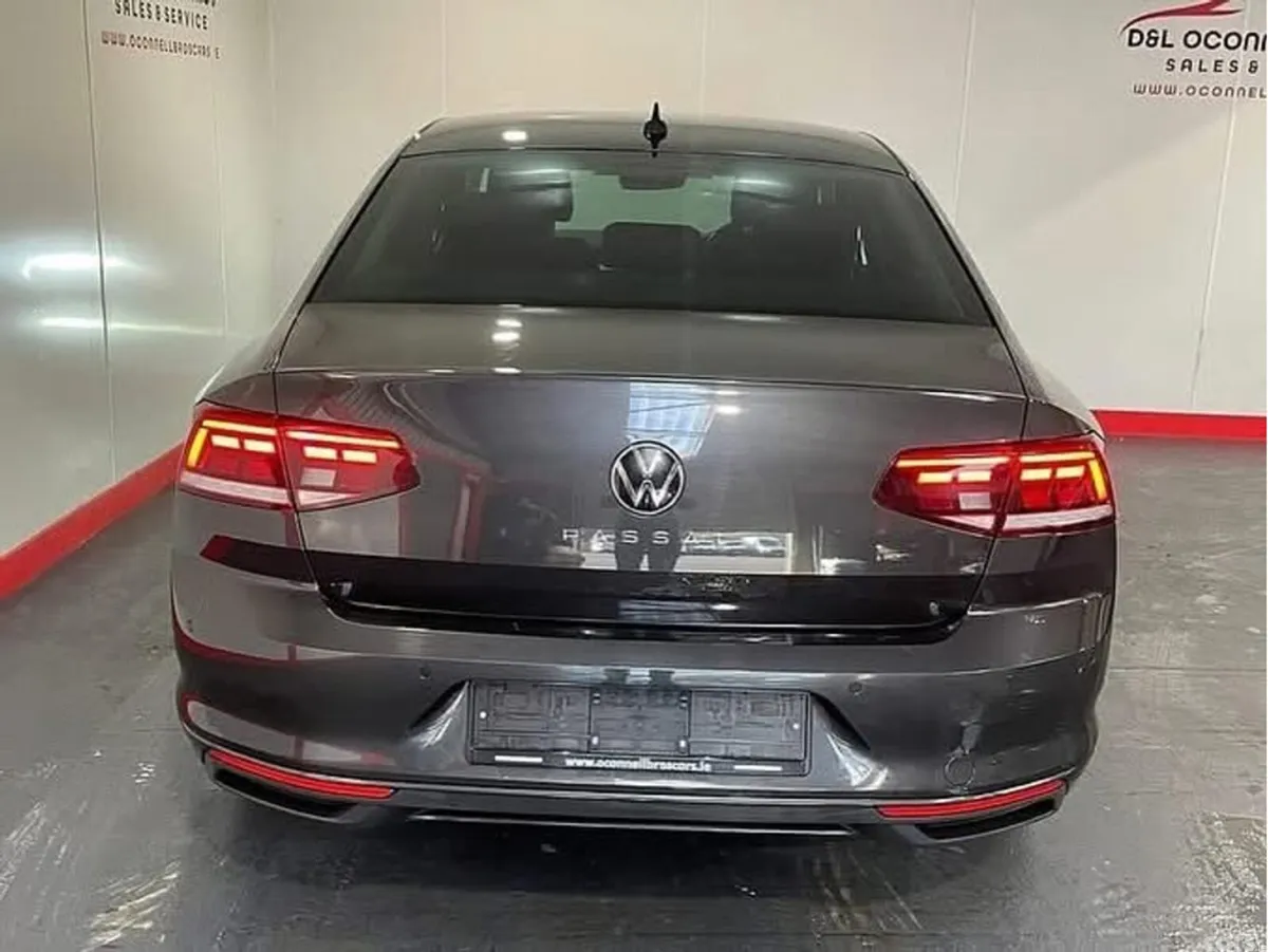 Volkswagen Passat Saloon, Diesel, 2022, Grey
