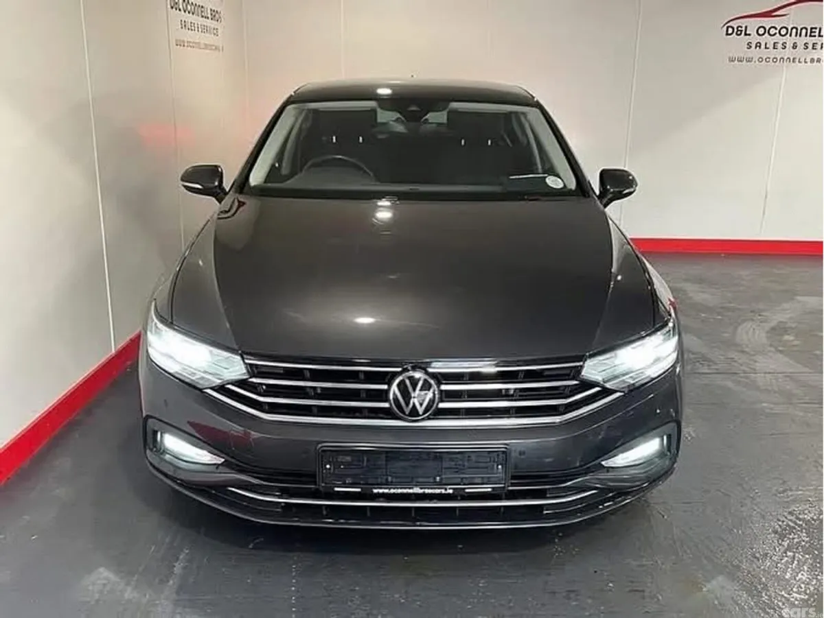 Volkswagen Passat Saloon, Diesel, 2022, Grey