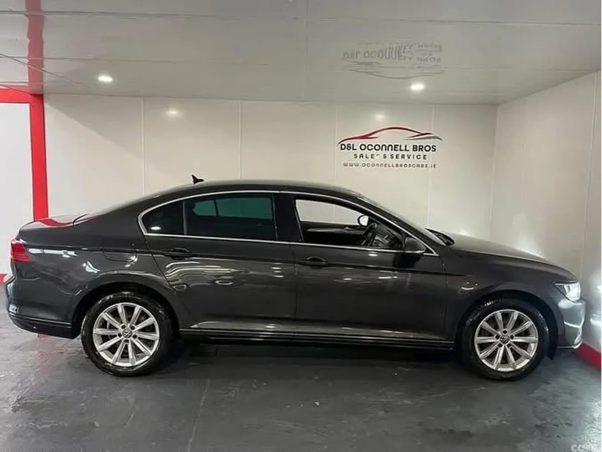 Volkswagen Passat Saloon, Diesel, 2022, Grey