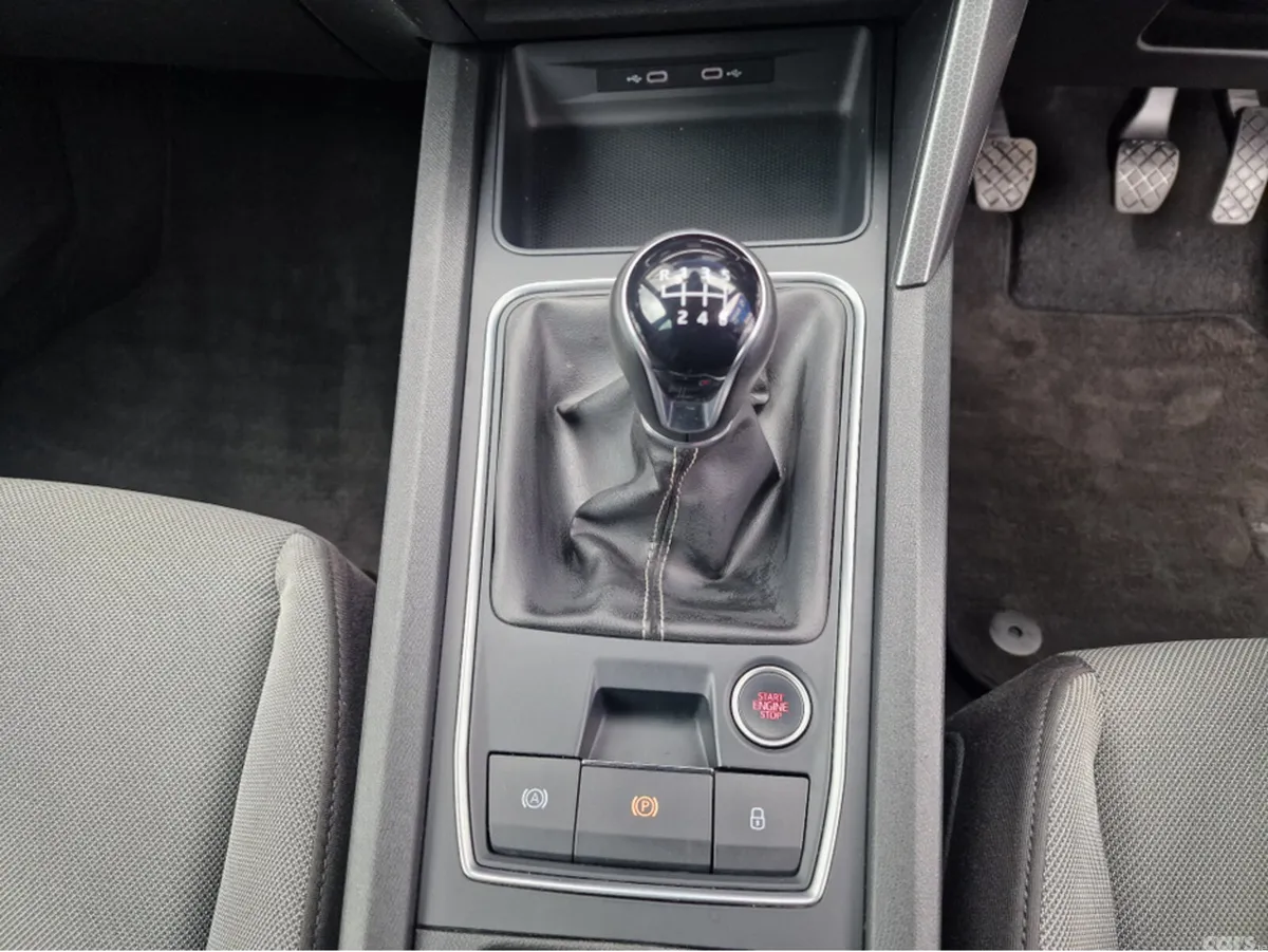 SEAT Leon Hatchback, Petrol, 2021, Blue