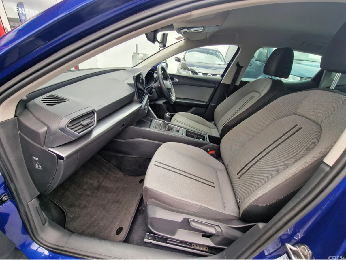 SEAT Leon Hatchback, Petrol, 2021, Blue