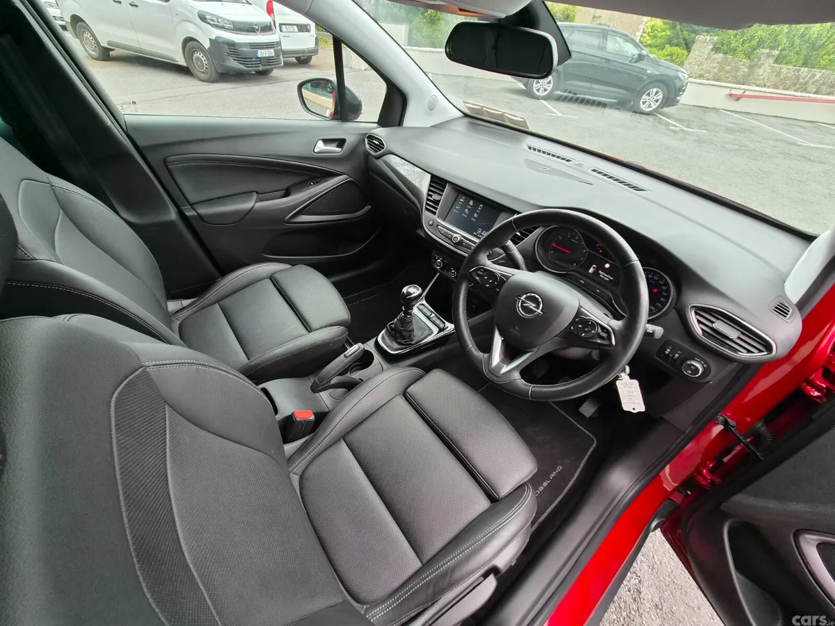 Opel Crossland SUV, Diesel, 2022, Red